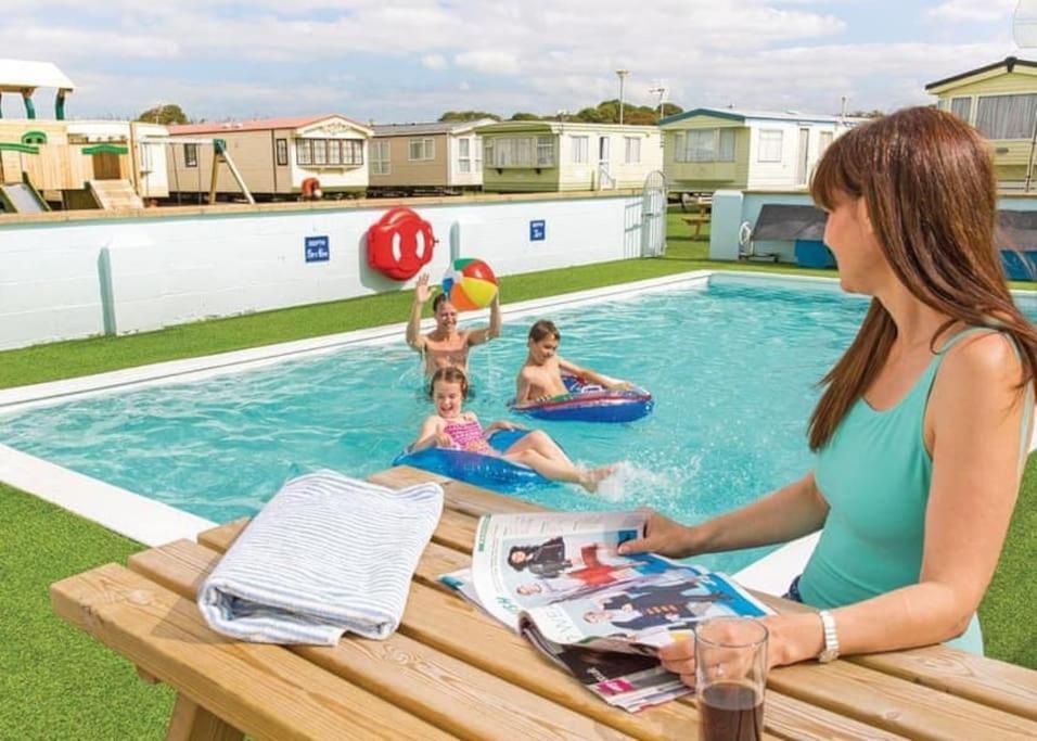 2 Bedroom Static Caravan On Quiet Park Near Caernarfon & Snowdonia Eksteriør bilde
